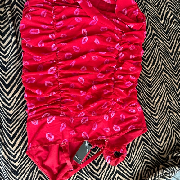 Torrid lips chemise size 4 - Picture 5 of 6